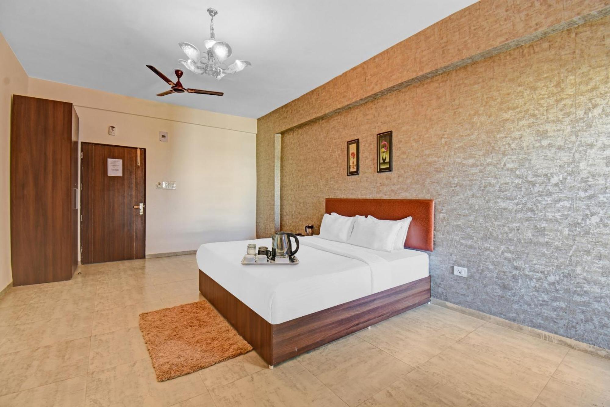 Townhouse Classio Suites Shirdi Dış mekan fotoğraf