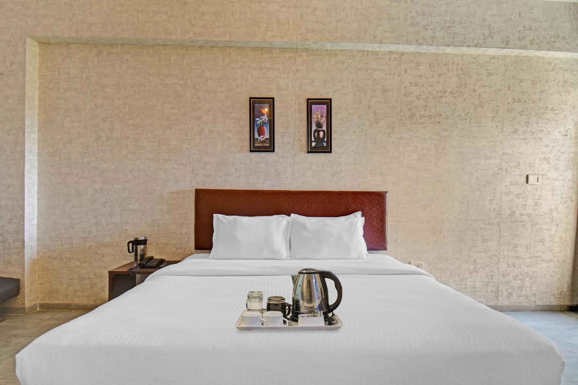 Townhouse Classio Suites Shirdi Dış mekan fotoğraf