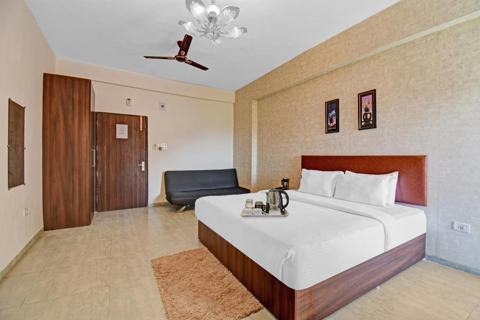 Townhouse Classio Suites Shirdi Dış mekan fotoğraf